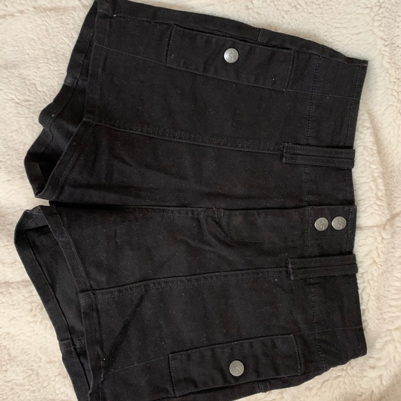 High waisted short with pockets! RARELY WORN - Picture 3 of 3